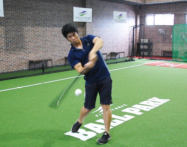 【野球】打球速度を上げるために必要な"体重移動"を覚えるギア3選 - フィールドフォース