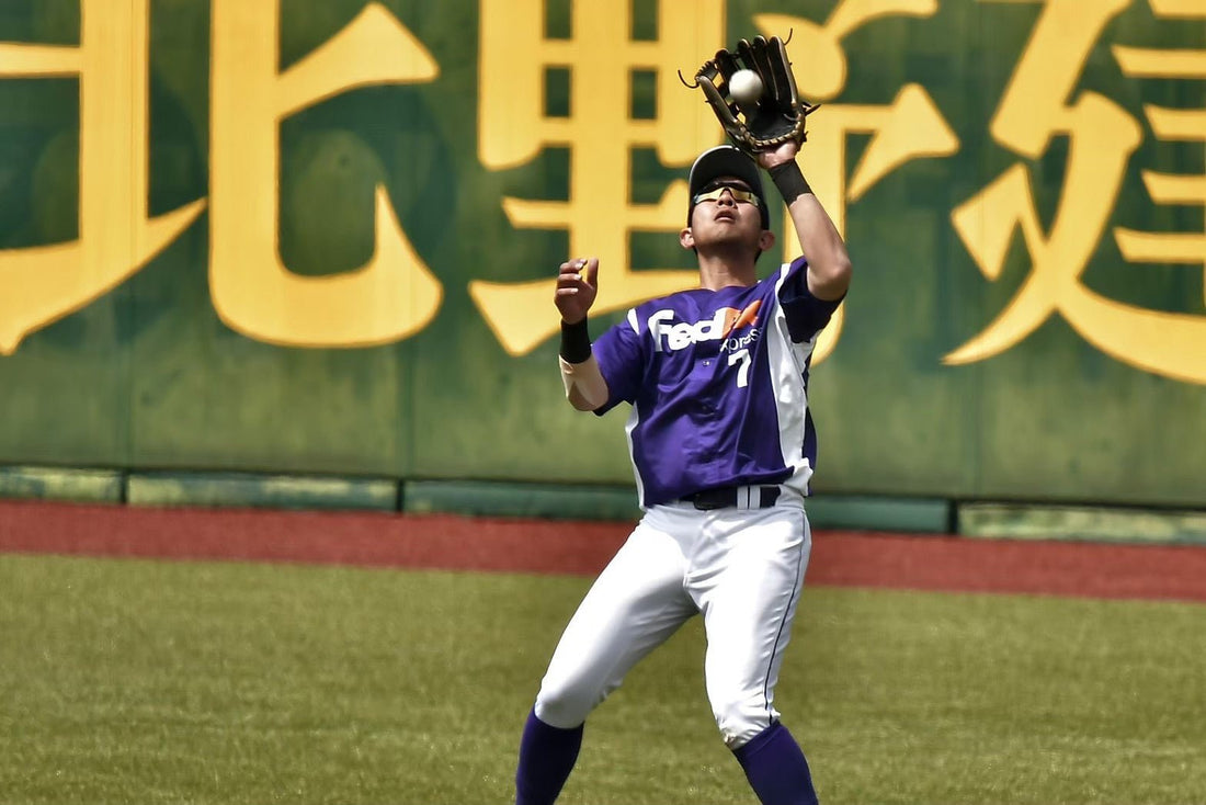 【学童球児必見】フライの正しい捕球位置とは？ - フィールドフォース
