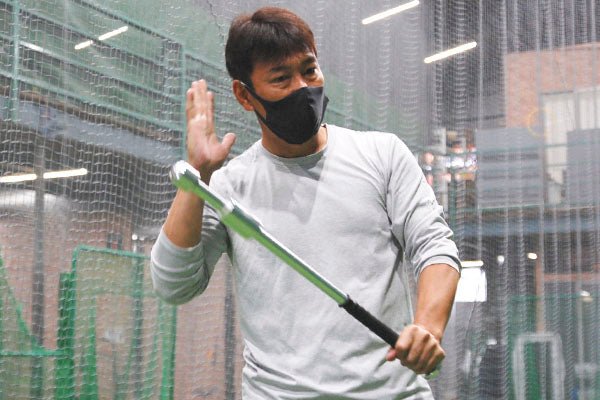 井端弘和さんに聞く！インパクトスウィングバット練習のポイント - フィールドフォース